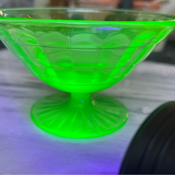 Vintage Uranium/Vaseline Glass Sherbet Dish, c. 1930s, by Anchor Hocking - Picture 7 of 7